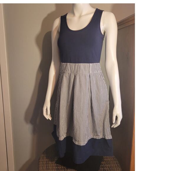 Tommy Hilfiger Blue White Seersucker Tank Dress Size Medium Fit Flare Pockets - Picture 1 of 12